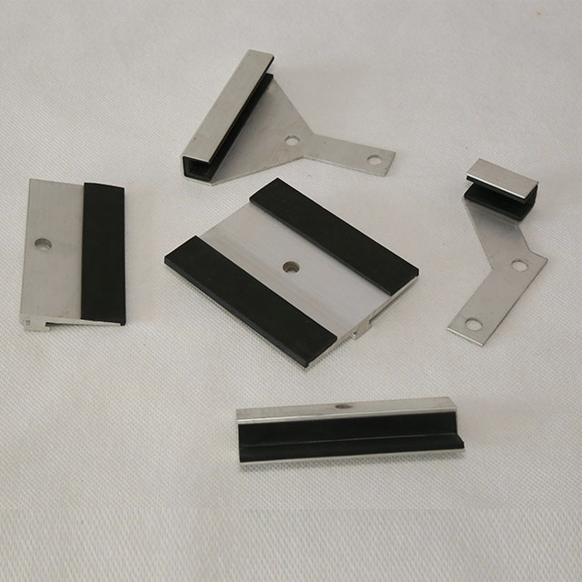 Extrusions de profilé d'extrémité en métal en aluminium pour panneau solaire
