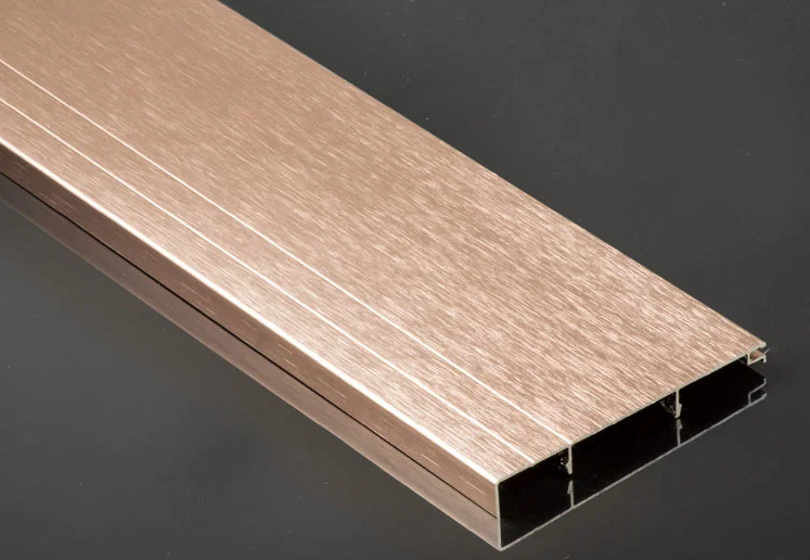 Surface de la brosse Personnaliser le profil extrudé en aluminium de couleur métallique dorée